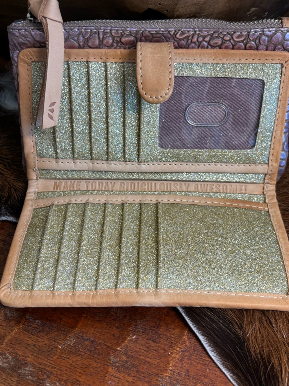 Consuela NWT LuLu Slim Wallet in metallic lilac pebbled leather - Picture 4 of 8